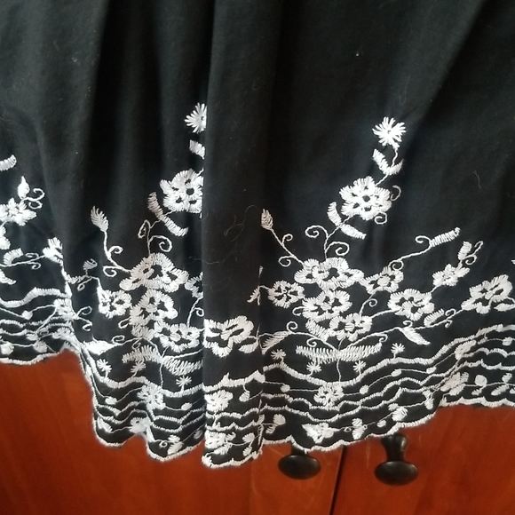Geoffrey Beene Black cotton summer  skirt with beautifully embroidered hem, 10 - Picture 2 of 3